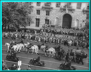 Roosevelt's body passes down Pennsylvania Avenue.